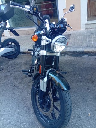 Royal Enfield Super Meteor 650 9000 km