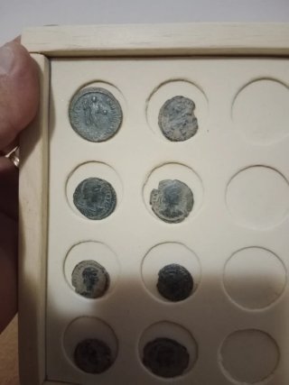Lotto di 8 antiche monete romane