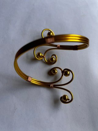 Brazalete artesanal dorado