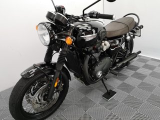 TRIUMPH BONNEVILLE T120 BLACK 2020 33213 kms.