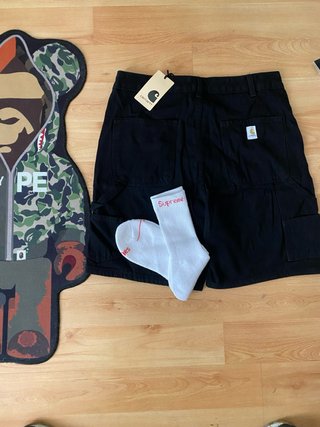 Vaqueros Carhartt Negros + Calcetines Supreme