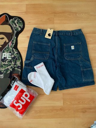 Vaqueros Carhartt + Calcetines Supreme