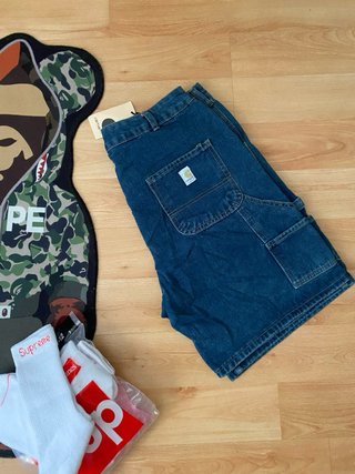 Vaqueros Carhartt + Calcetines Supreme