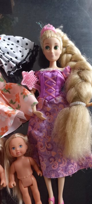 Set di bambole e vestiti Barbie