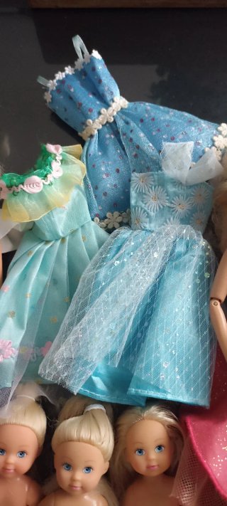Set di bambole e vestiti Barbie