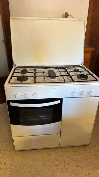 Cocina Corberó de butano con 5 fuegos y horno