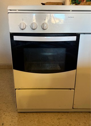 Cocina Corberó de butano con 5 fuegos y horno