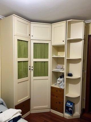 Cómoda de madera y metal