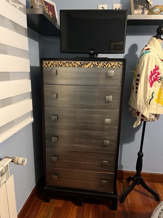 Cómoda de madera y metal