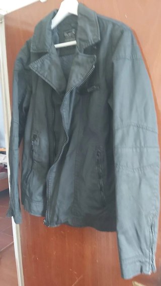 Cazadora Pull&Bear Negra Talla M  Negra.