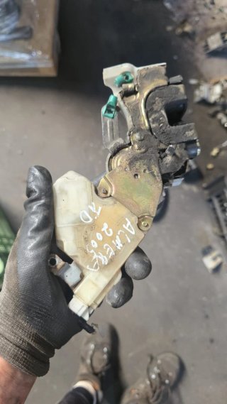 Fechadura Porta Direita Nissan Almera N16