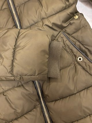 Abrigo acolchado Zara TRF verde militar con pelo