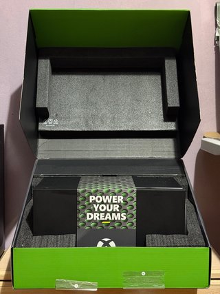 Xbox Series X con Mando y Caja