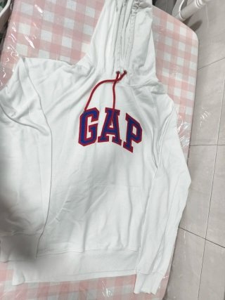 Sudadera Gap Blanca con Logo Rojo y Azul