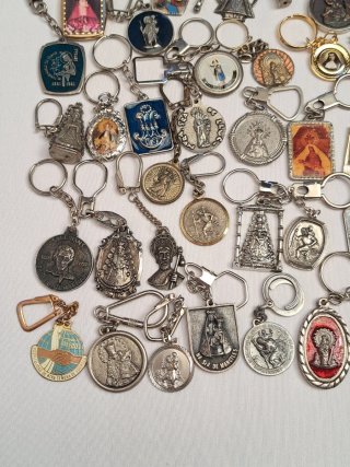 Colección de llaveros religiosos