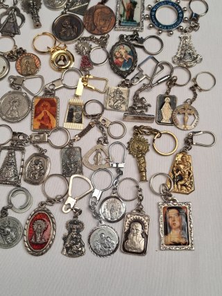 Colección de llaveros religiosos