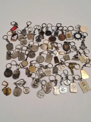 Colección de llaveros religiosos