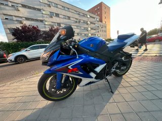 Suzuki GSX-R 600 Azul y Blanca