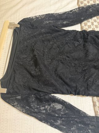 Vestido de encaje negro manga larga