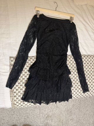 Vestido de encaje negro manga larga