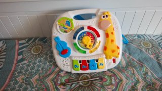 Mesa de actividades musical para bebés