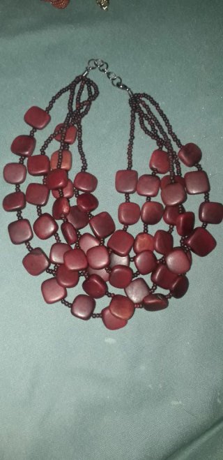Collar Granate Madera Múltiples Hilos