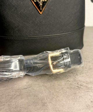 Bolso Guess Negro Asa y Correa