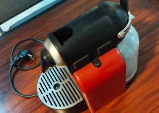 Cafetera Nespresso DeLonghi Roja