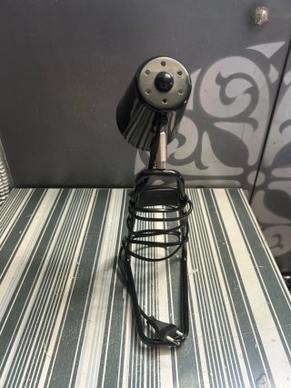 Lampada da tavolo nera
