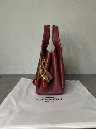 Bolso Coach Piel Borgoña con Abalorio Cereza