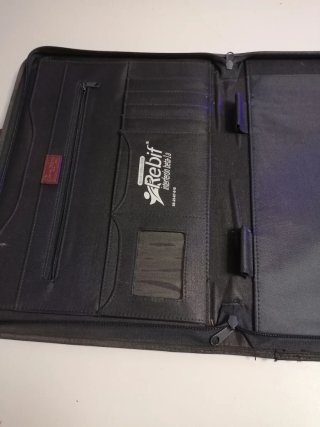 Cartera portafolios negra y marrón