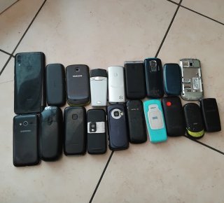 Lotto 17 telefoni cellulari vintage misti