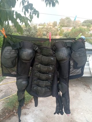 Botas de moto KMO y protecciónes