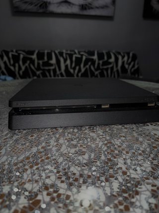 Consola PS4 Slim Negra + Mando