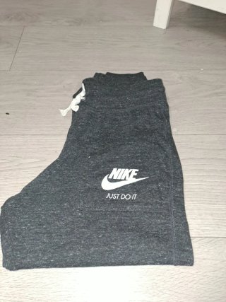 Pantalones Nike grises/negros talla S nuevos