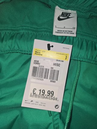 Pantalón corto Nike verde