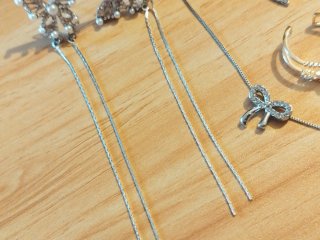 Conjunto bisutería: collar, pendientes, anillos
