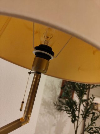 Lampada da terra dorata e beige