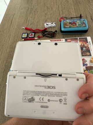 Nintendo 3DS Blanca con Juegos y Accesorios