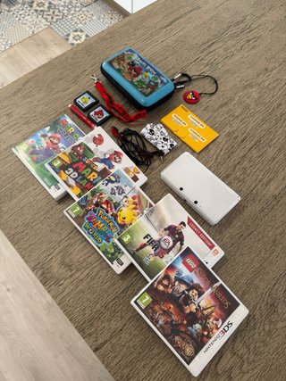 Nintendo 3DS Blanca con Juegos y Accesorios