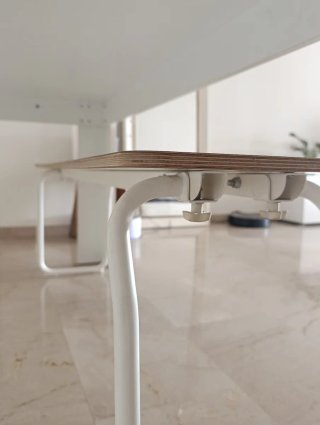 Mesa comedor y 2 bancos blanco