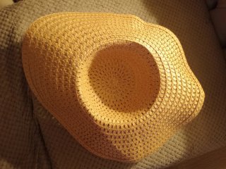 Sombrero de verano tejido con lazo