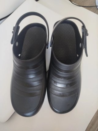Zuecos negros Talla 38, Nuevos sin estrenar