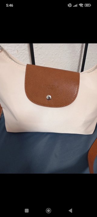 Bolso de mano beige y marrón