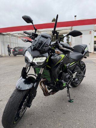 Kawasaki Z650 Naked Negra y Verde