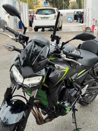 Kawasaki Z650 Naked Negra y Verde