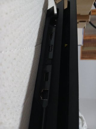 PS4 Pro Negra + Caja + Mando + Cables