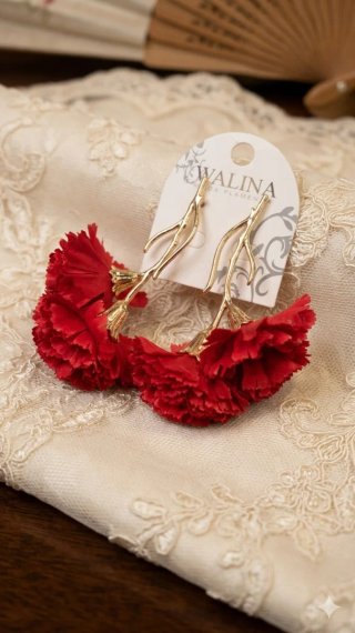 8 Mantones, pendientes rojo clavel, porta abanico