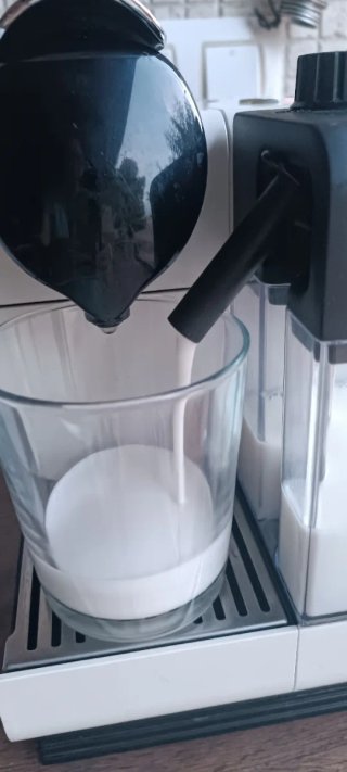 Cafetera Nespresso Latissima