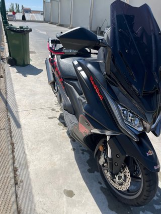 Maxi Scooter Negra Automática